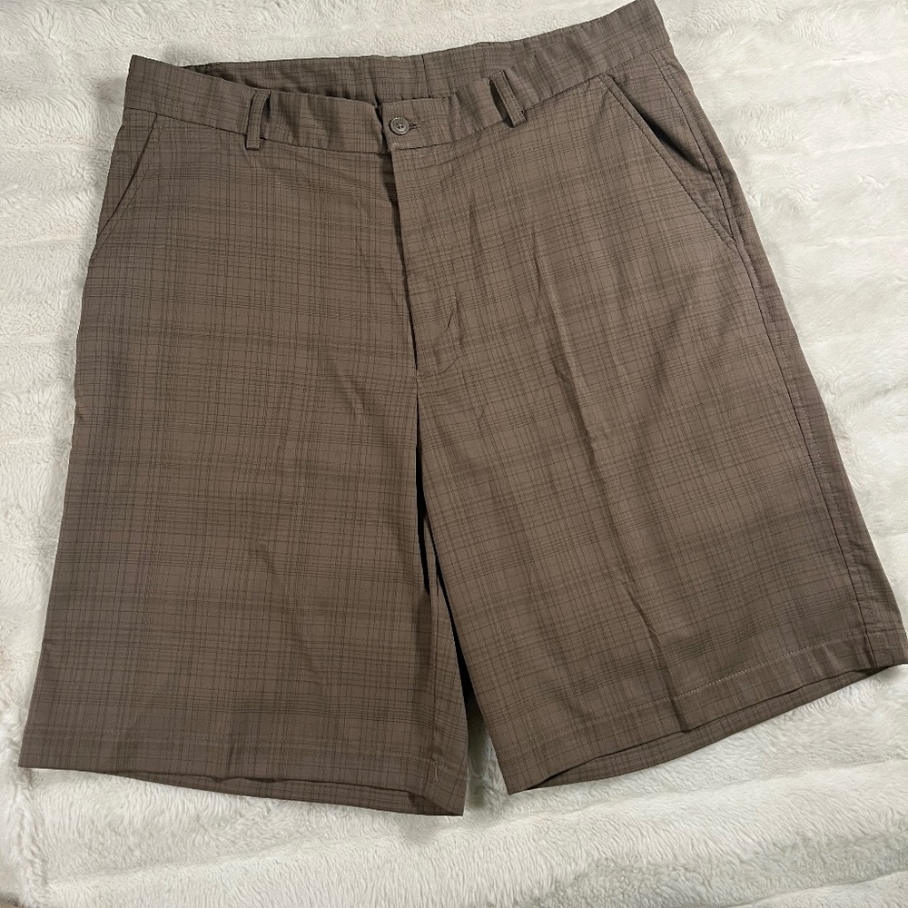 Men’s Lone Cypress by Pebble Beach size 35 brown golf short